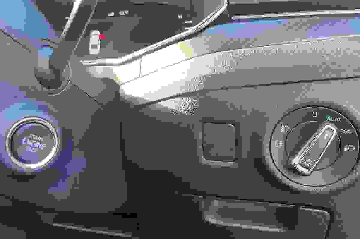 ŠKODA Superb Diesel Hatchback Photo modix-a4d24815cb4f6647060c43dea7322e417a610f73.jpg
