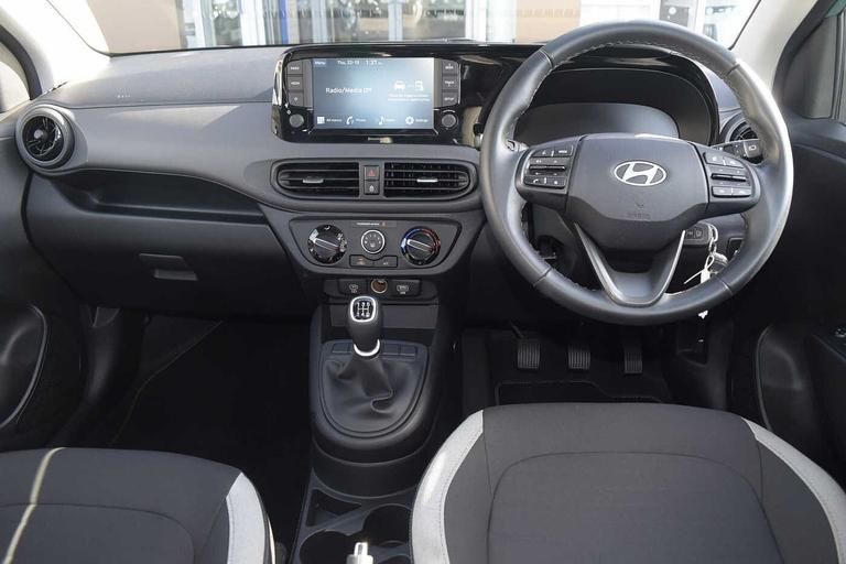 Used Hyundai i10 YB24AOL 18