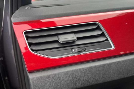 Volkswagen Polo Photo modix-a9e381529905085f78e3f15802996fa0ee4952e6.jpg