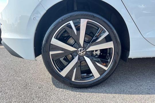 Volkswagen Golf Photo modix-aae5b3d4cdd7fd5944b707a3c9f60d013e691078.jpg