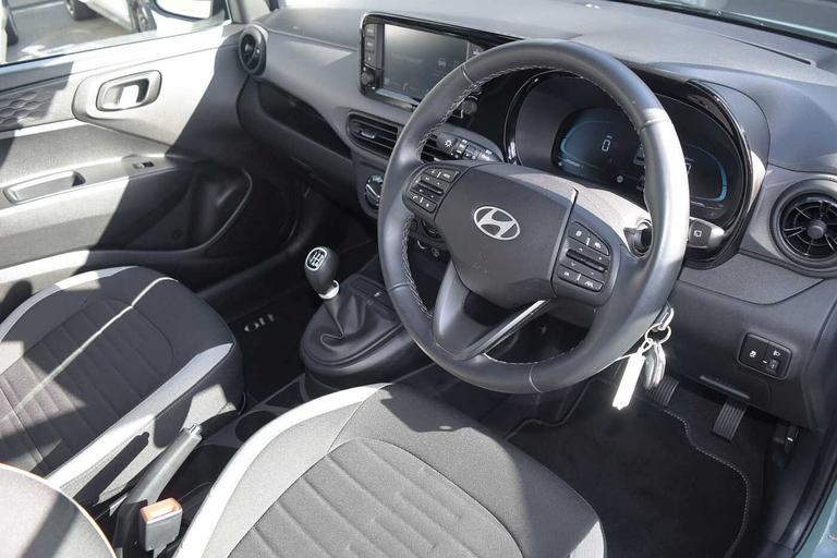 Used Hyundai i10 YB24AOL 16