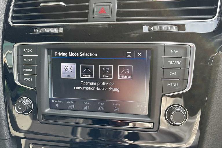 Used Volkswagen Golf DA66WMW 19