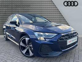 Used 2025 Audi A3 Sportback Black Edition 35 TFSI  150 PS S tronic Navarra blue, metallic