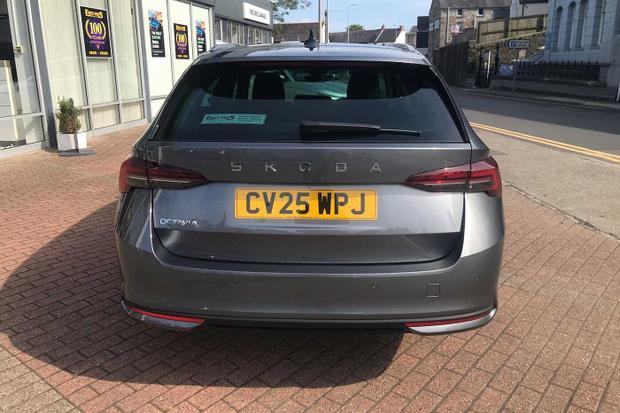 Used Skoda Octavia CV25WPJ 8