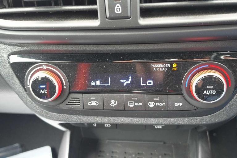 Used Hyundai i10 WM74CDV 14