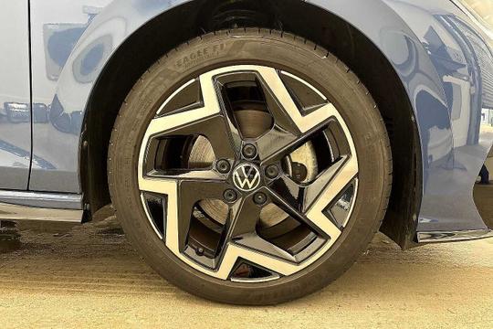 Volkswagen Golf Photo modix-c927df88b7d62b2453a4dfb39fc049b5e4865b8a.jpg