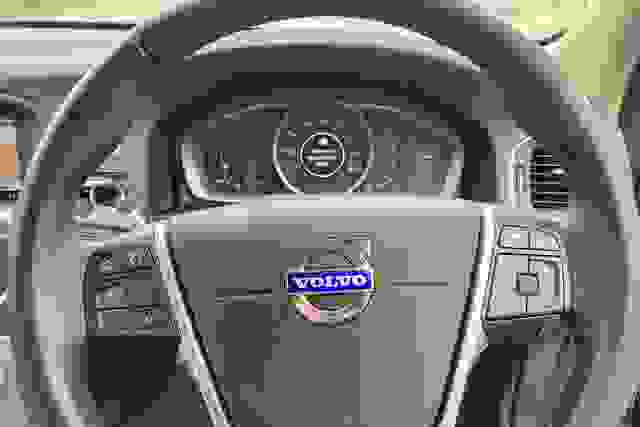 Volvo V60 Photo modix-ccd57493c8521a751df774e4c9fc3de16a380a79.jpg