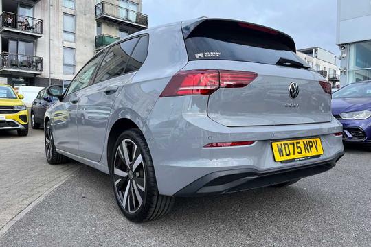 Volkswagen Golf Photo modix-e096f7065efe79732ce96930a62358fe0cf0bbca.jpg