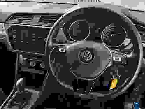 Volkswagen Touran Photo modix-e1ab22bca411abe5ee38010c1d289584147c97ca.jpg