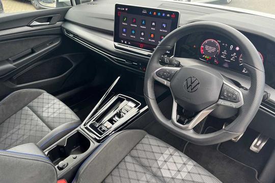 Volkswagen Golf Photo modix-e5f6069a7e7b304dedfea0d610bc330769c87c25.jpg