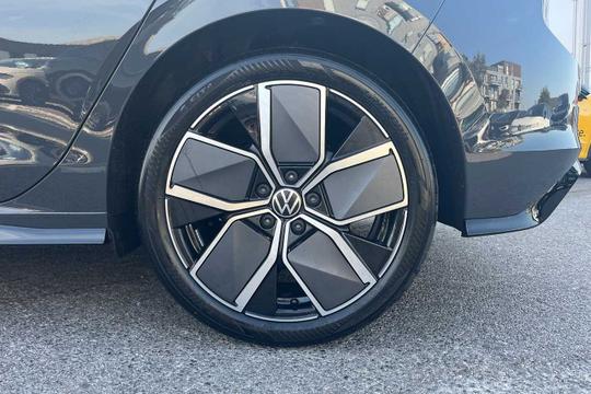 Volkswagen Golf Photo modix-eb3b754e467949b8eb0dee505ef25f5fb16b581a.jpg