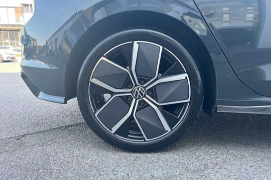 Volkswagen Golf Photo modix-efa7d851aaa82a5c083e403a79a79b9f56b519d7.jpg