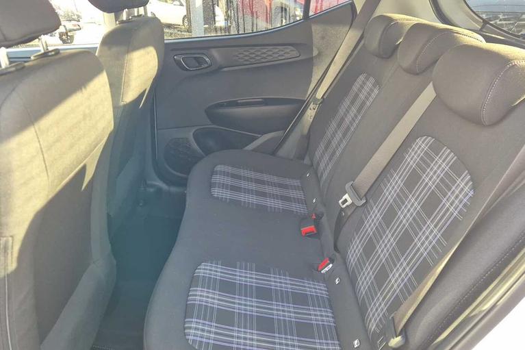 Used Hyundai i10 DN73BYC 8