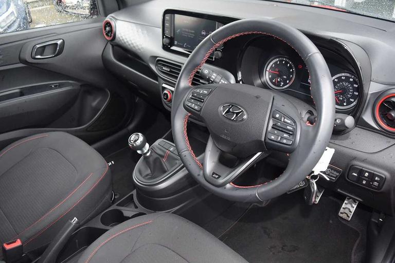 Used Hyundai i10 WR23XXA 17