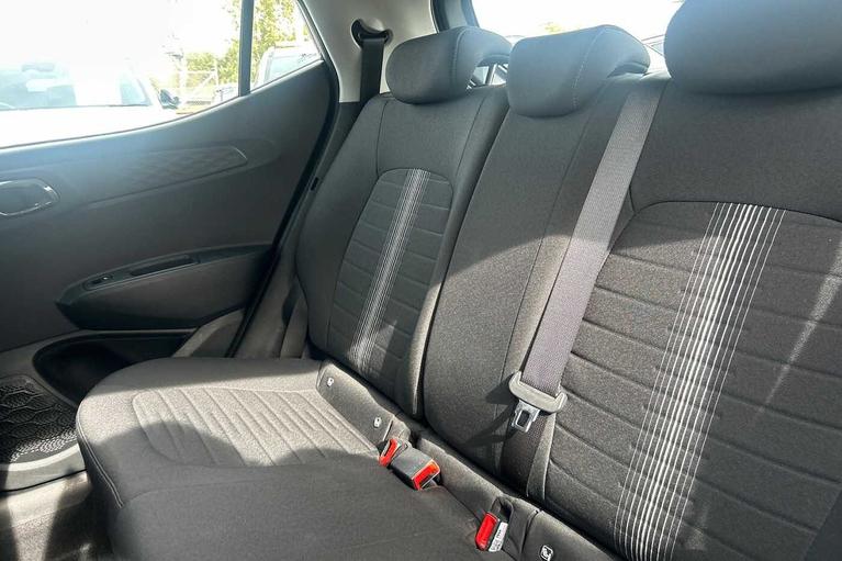Used Hyundai i10 FMZ8814 8