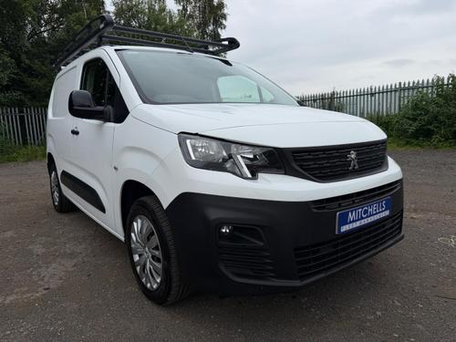 2022 Peugeot Partner - Image 1
