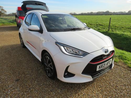 2021 TOYOTA YARIS 1.5 HYBRID DESIGN CVT PETROL ELECTRIC PETROL ELECTRIC HYBRID 34,000 MILES AUTOMATIC... photo