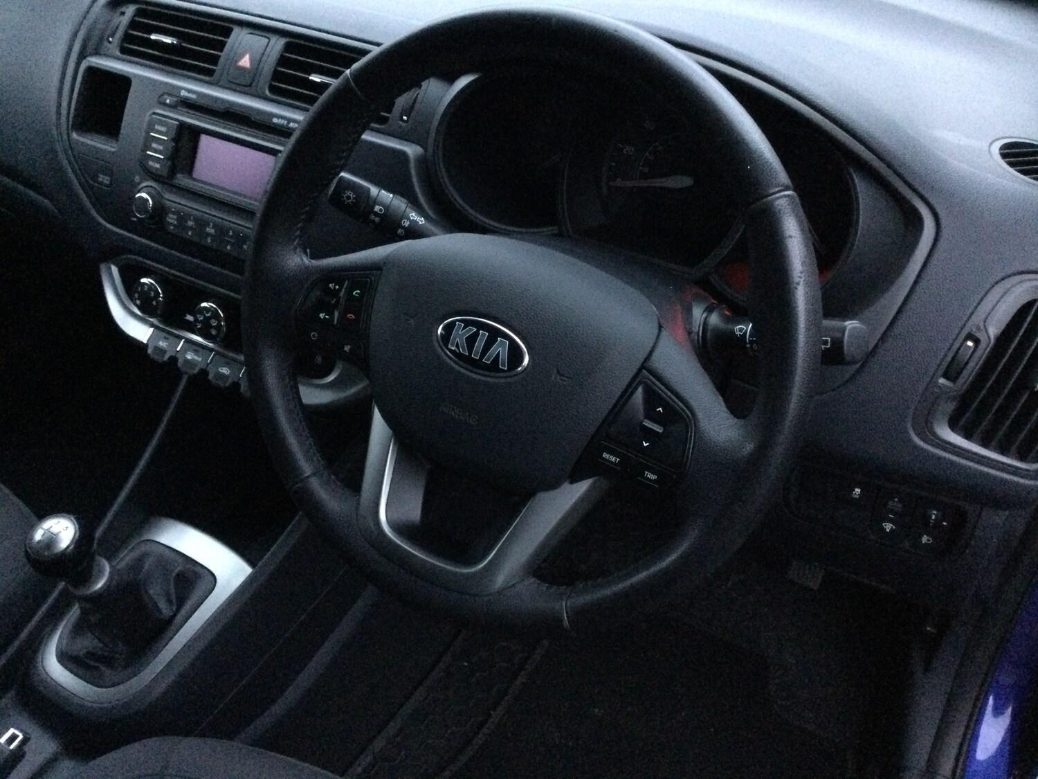 2013 KIA Rio thumbnail 4