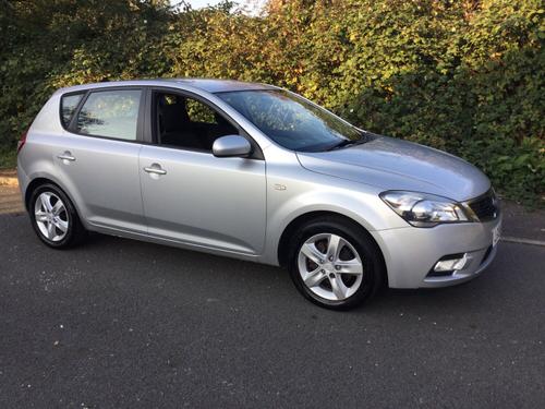 2009 KIA CEED 1.6 2 5DR PETROL 73,500 MILES MANUAL ONLY 2,000 VIEW DETAILS... photo