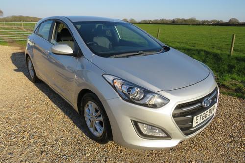 2016 HYUNDAI I30 1.6 CRDI BLUE DRIVE SE BAND A ROAD TAX DIESEL 103,000 MILES... photo