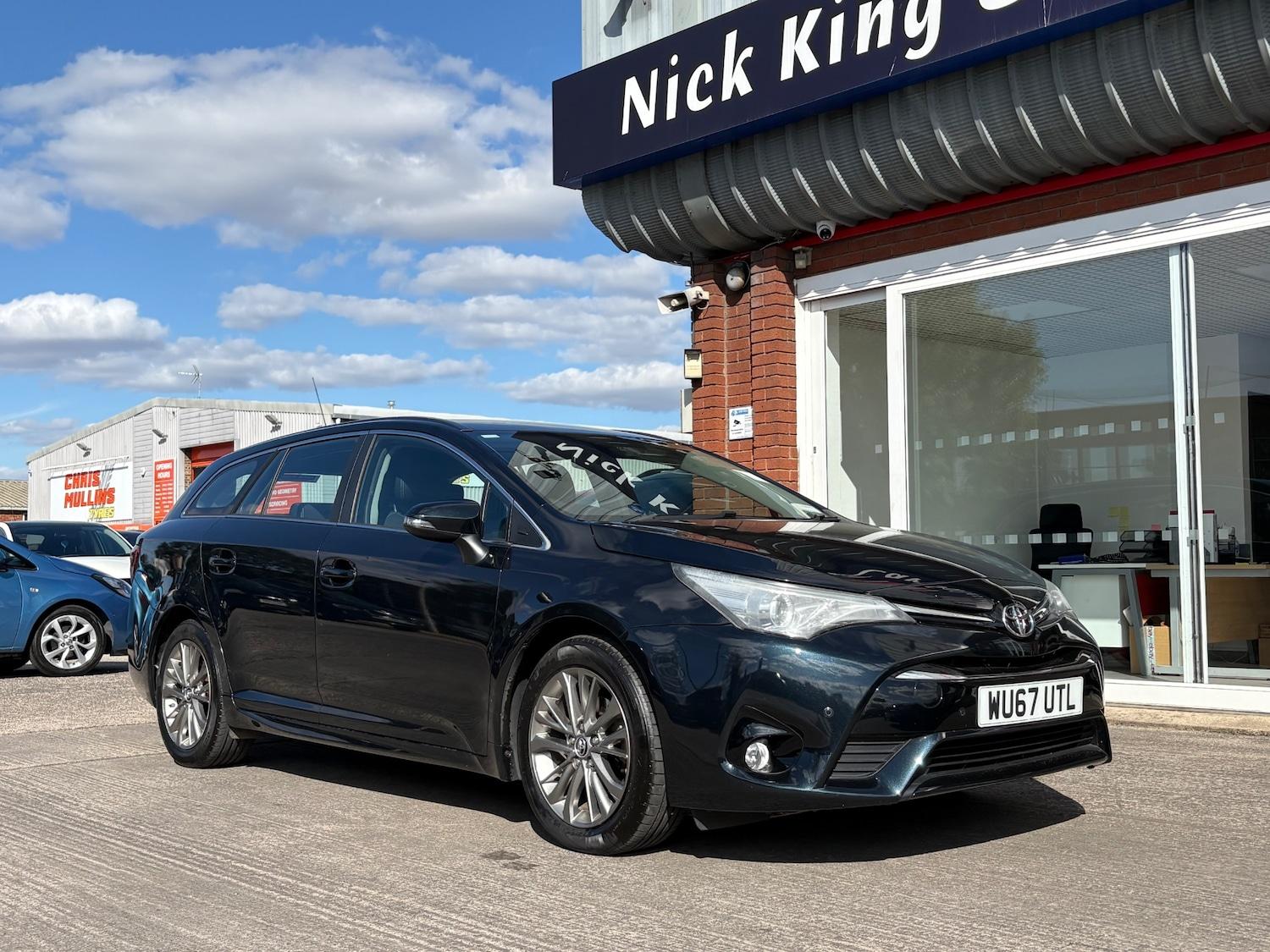 2017 TOYOTA AVENSIS