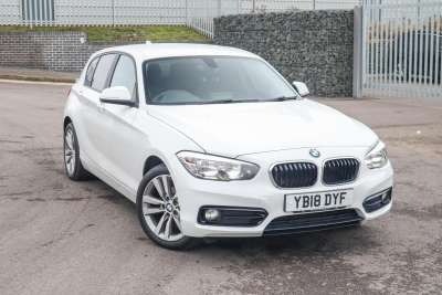 2018 2018 BMW 1 Series 118i Sport Nav 5dr ++ ULEZ / SAT NAV / DAB / BLUETOOTH ++ Petrol photo