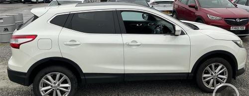 2014 2014 Nissan Qashqai 1.5 dCi Acenta Premium 5dr ++ PANROOF / NAV / 20 TAX / 74 MPG ++ Diesel photo