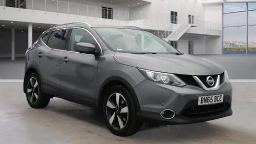2015 2015 Nissan Qashqai 1.2 DiG-T N-Tec+ 5dr ++ PANROOF / 1 OWNER / 10 SERVICES / NAV ++ Petrol photo