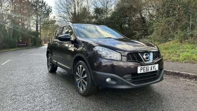 2011 2011 Nissan Qashqai 1.6 N-Tec 5dr ++ PANROOF / NAV / CAMERA / 13 SERVICES ++ Petrol photo