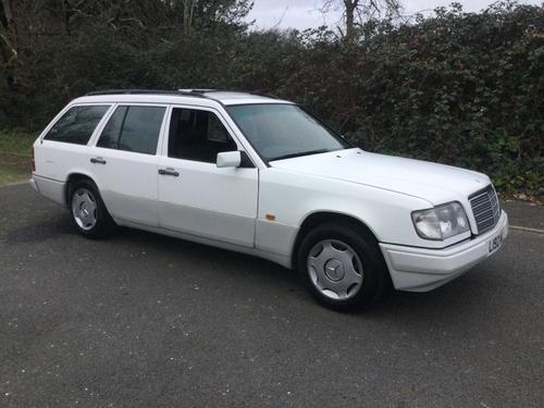 1994 MERCEDES E CLASS 200 TE 16V 5DR AUTO PETROL 125,000 MILES AUTOMATIC ONLY 2,000 VIEW... photo