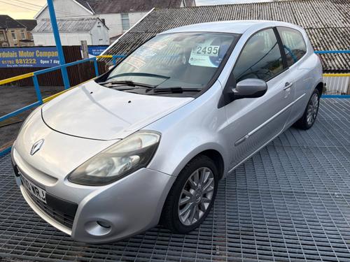 2010 CLIO 1.2 16V DYNAMIQUE TOMTOM 3DR PETROL 82,000 MILES MANUAL ONLY 2,495 VIEW... photo