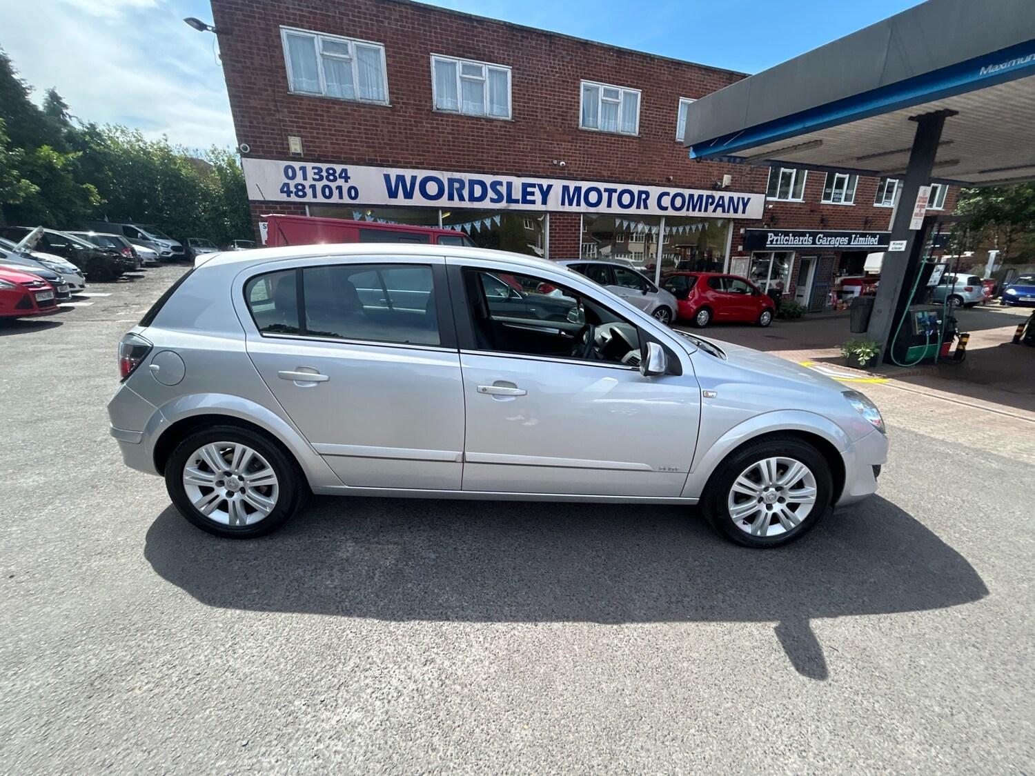 VAUXHALL ASTRA 1.8I VVT SRI 5 DOOR AUTOMATIC LOW MILEAGE NEW MOT PETROL 61,933...