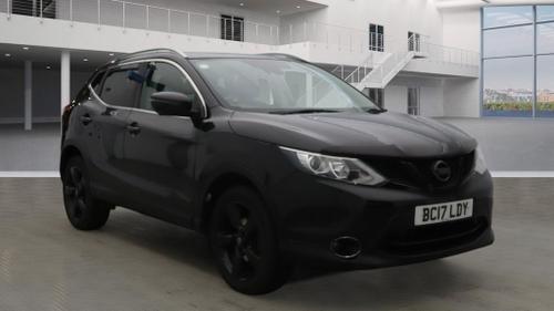2017 2017 Nissan Qashqai 1.5 dCi N-Connecta 5dr ++ PANROOF / NAV / 20 TAX / ULEZ / 74 MPG ++ Diesel photo