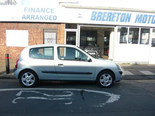 2004 CLIO 1.2 16V DYNAMIQUE 3DR PETROL 65,856 MILES MANUAL ONLY 1,595 VIEW DETAILS... photo