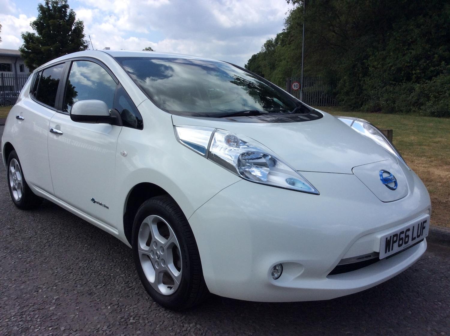 2017 NISSAN LEAF