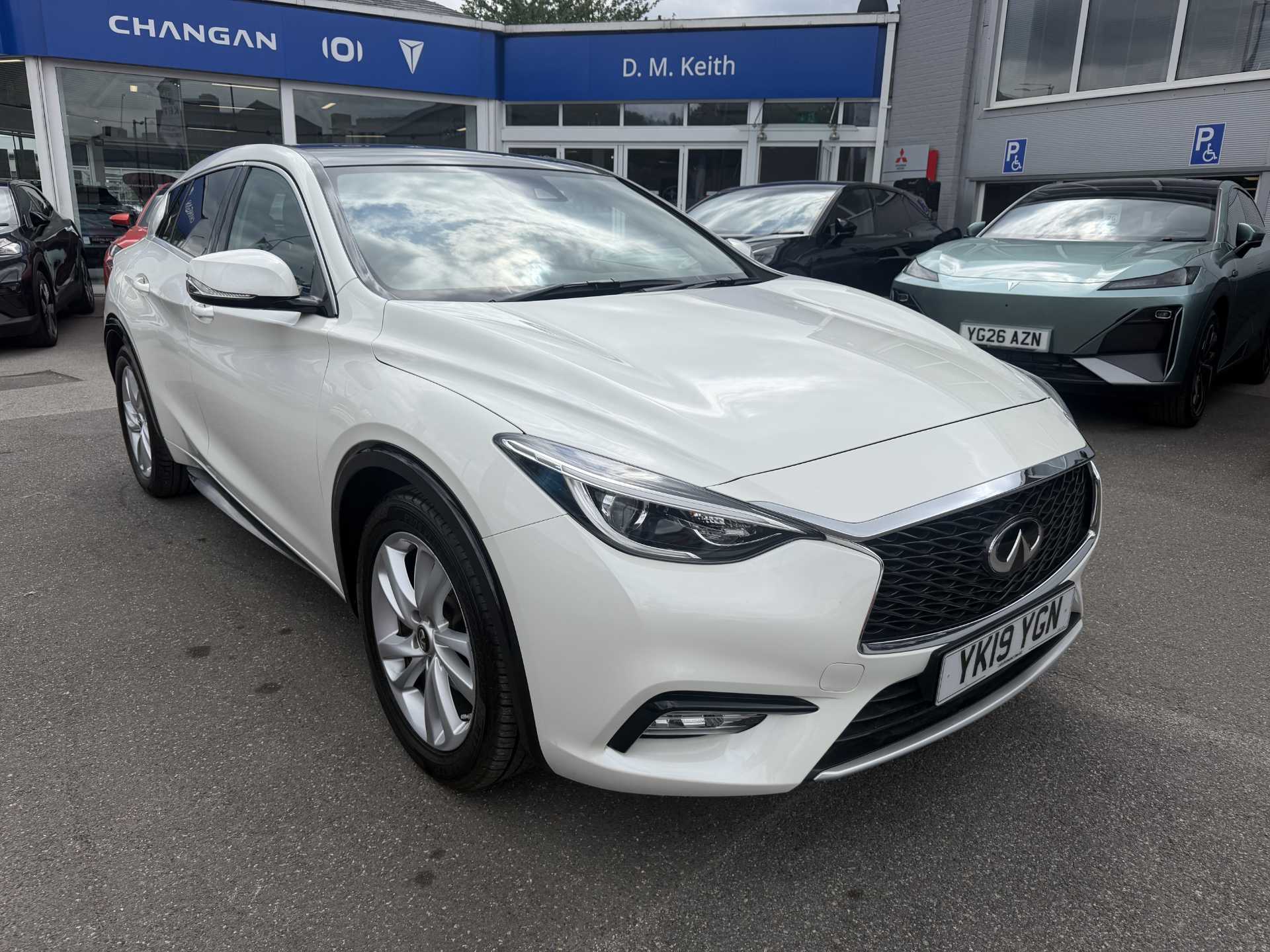 INFINITI Q30