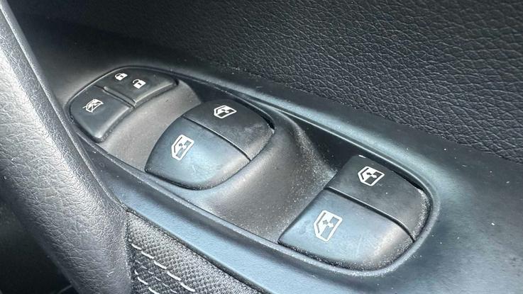 Used Nissan QASHQAI SW18TTJ 26