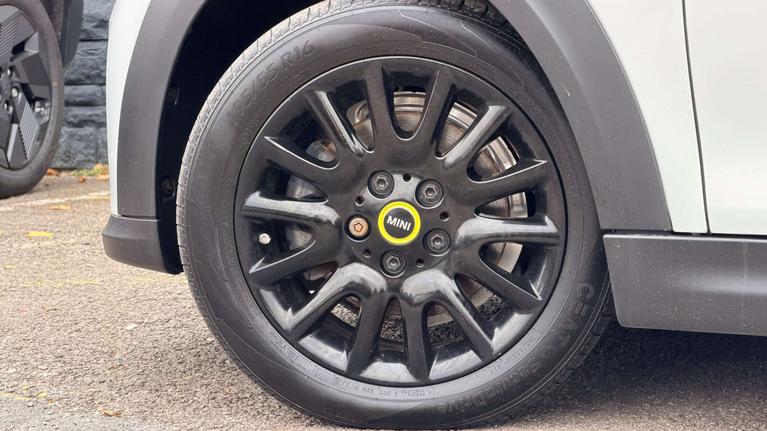 Used MINI Cooper DE71VMM 18