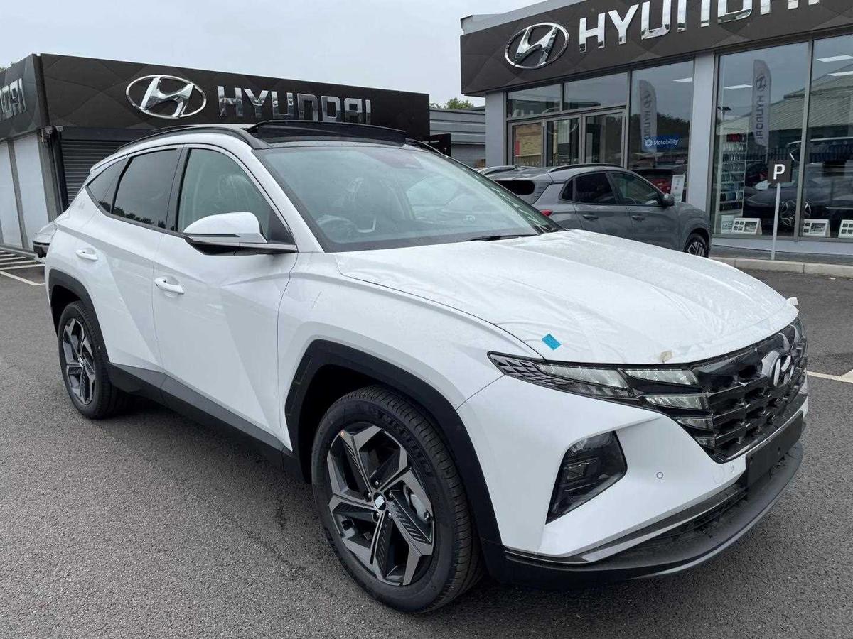 hyundai tucson hybrid white