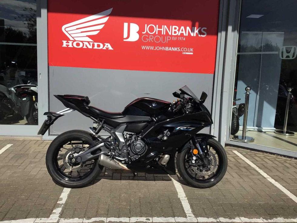 Used Yamaha R7