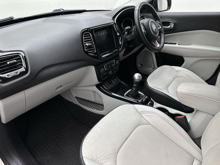 Jeep COMPASS Photo spincar-00031f2812d43951bde618e369c25f7e083afac5.jpg