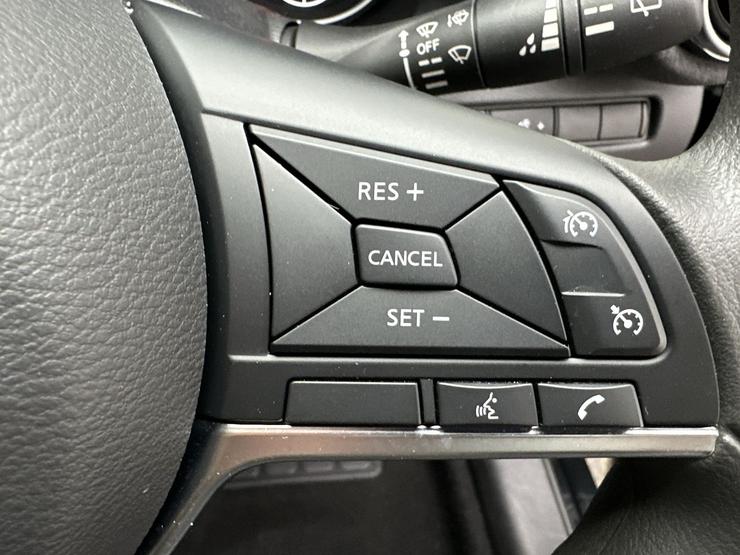 Nissan JUKE Photo spincar-0450d82f1ba92c2a9db8ea976bfa6453de7bd562.jpg