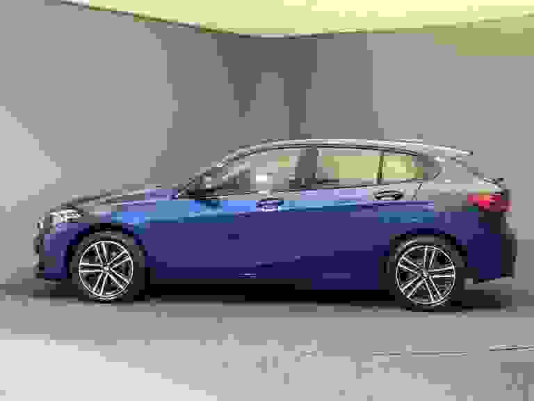 BMW 1 SERIES Photo spincar-06d5eb2c61dd4270173341a23f0a9402bd6cc6b7.jpg