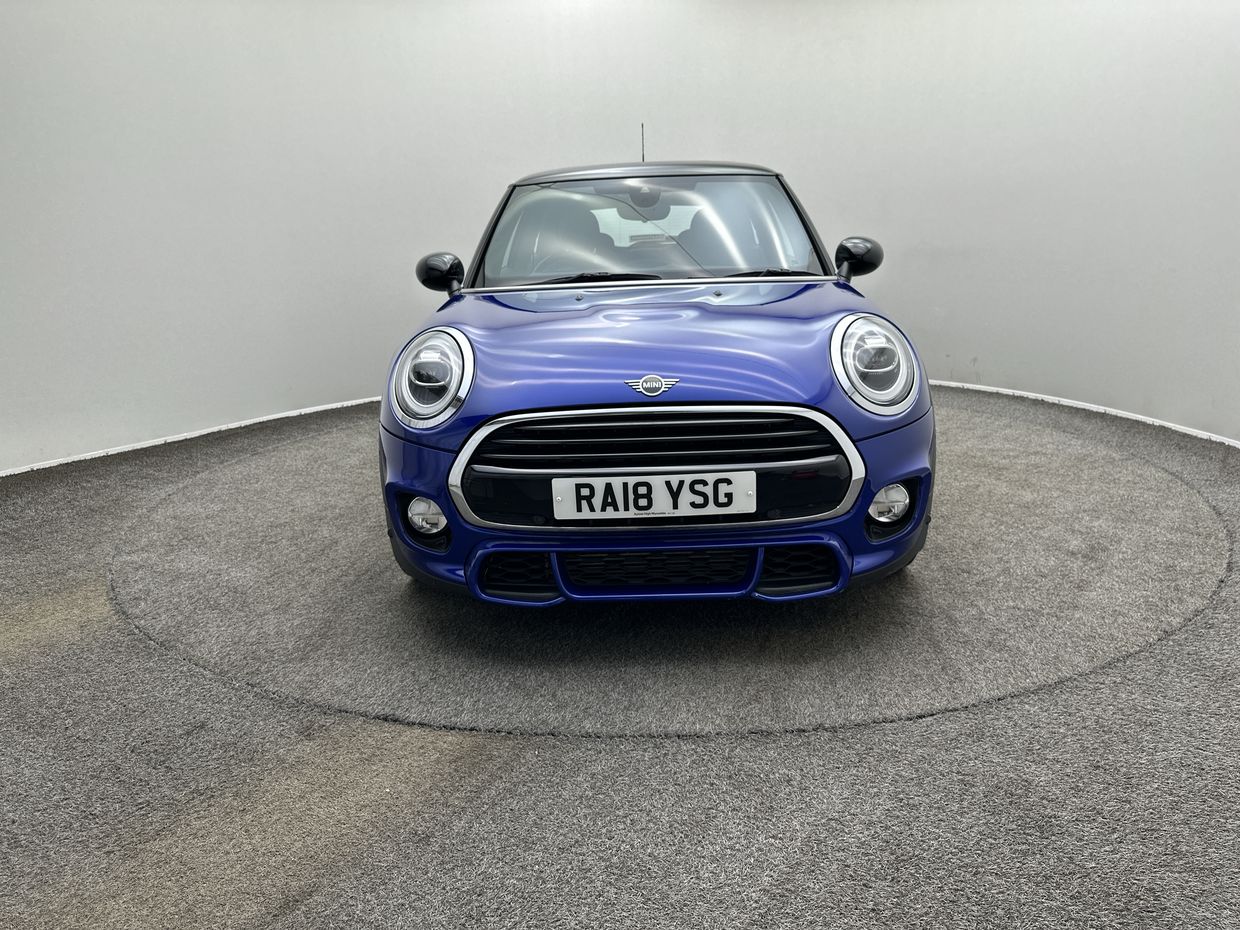 MINI Cooper Photo 2