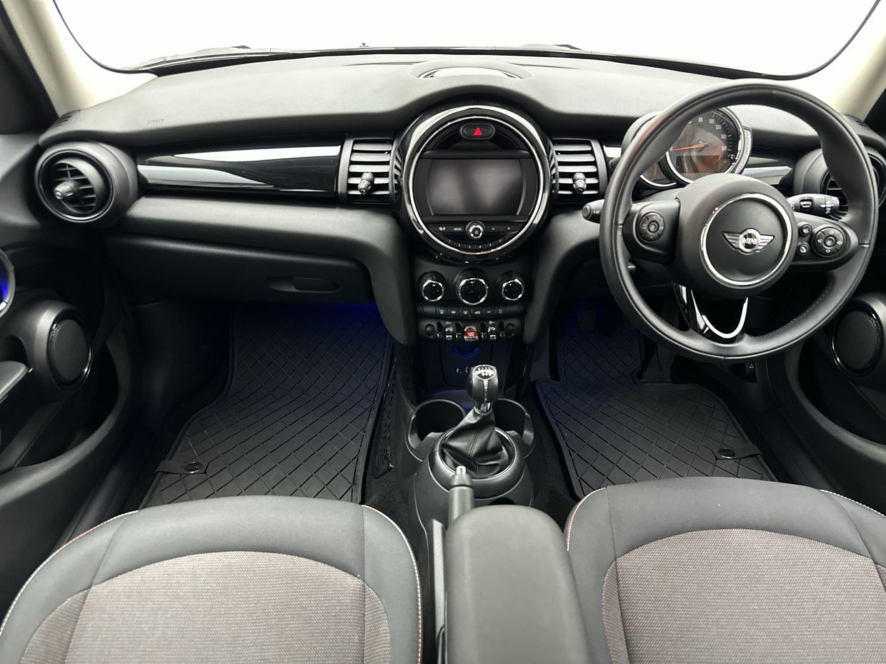 MINI Cooper Photo 14