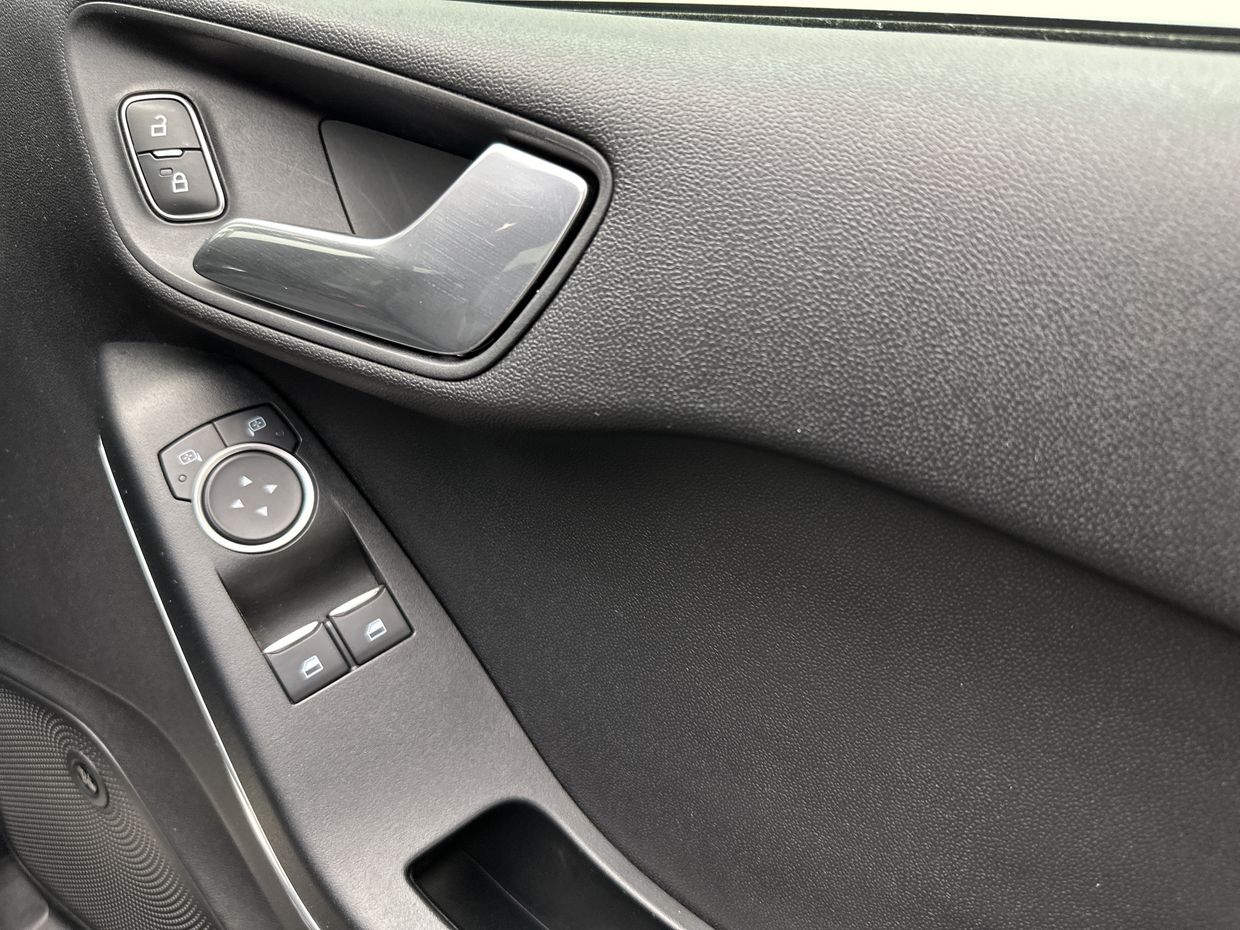 Ford Fiesta Photo 16