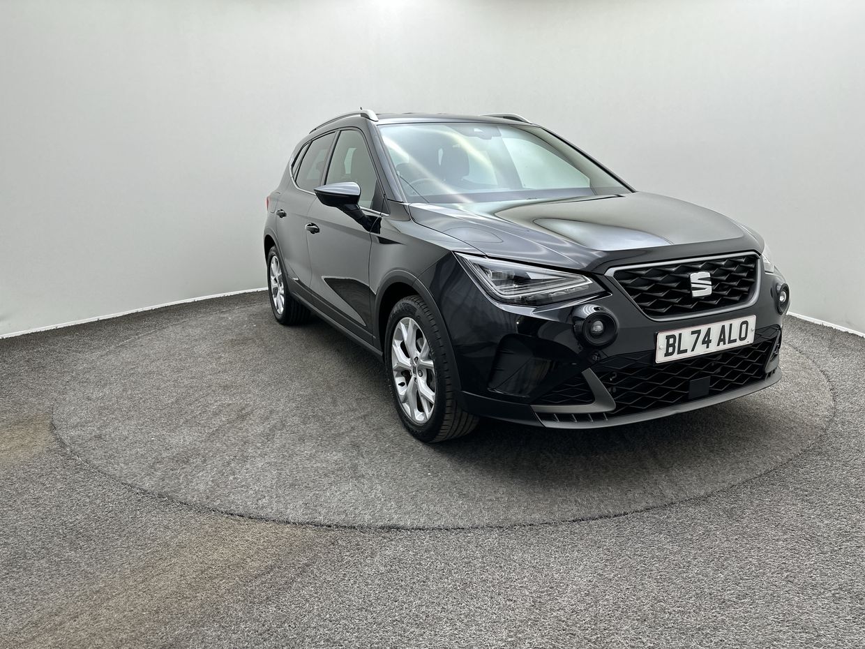 SEAT ARONA Photo 1