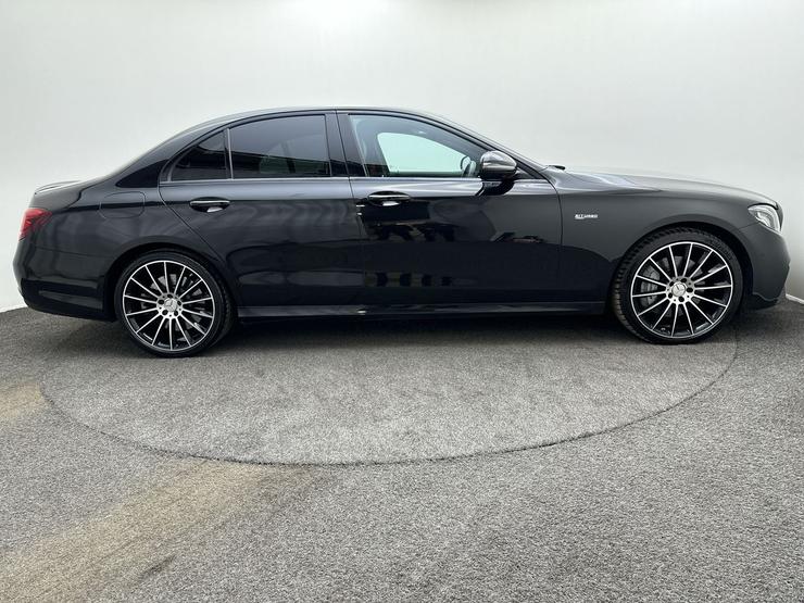 Mercedes-Benz E CLASS Photo spincar-0f1bc66121426599b53508a30a7a64ecbc7ff7df.jpg