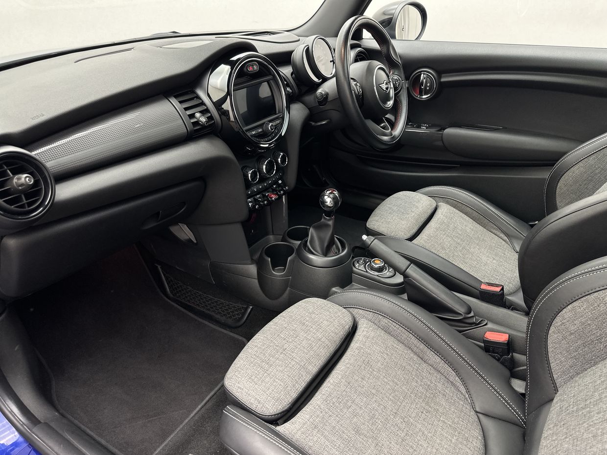 MINI Cooper Photo 18