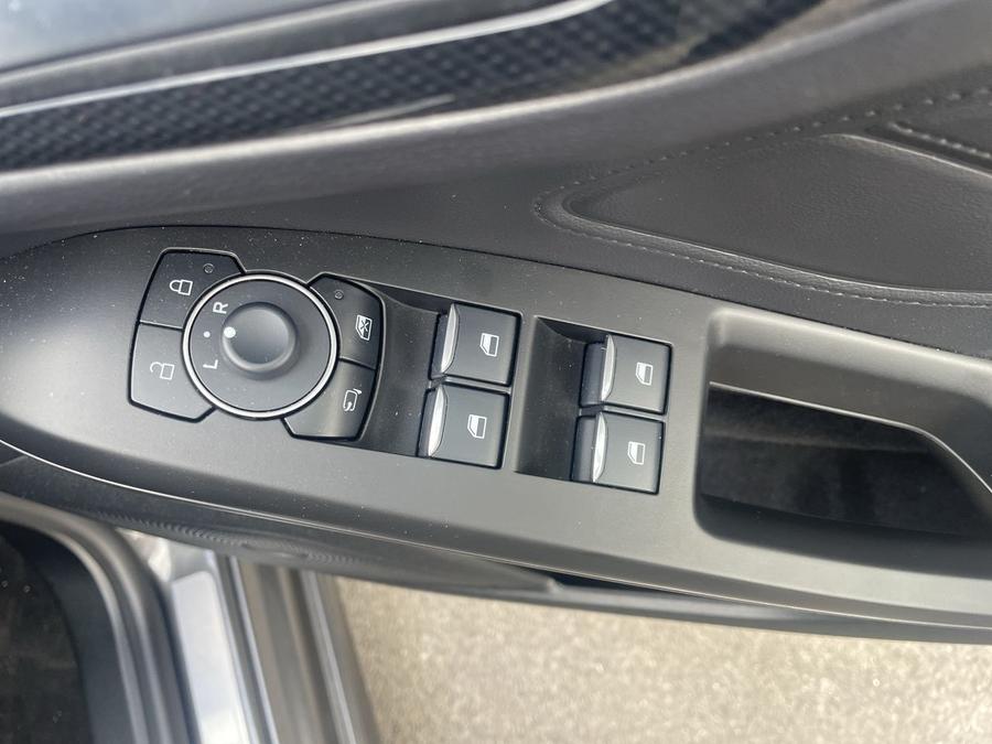 Ford Focus Photo spincar-18f78133f3540e64174bc9d59693692c9dc0500e.jpg